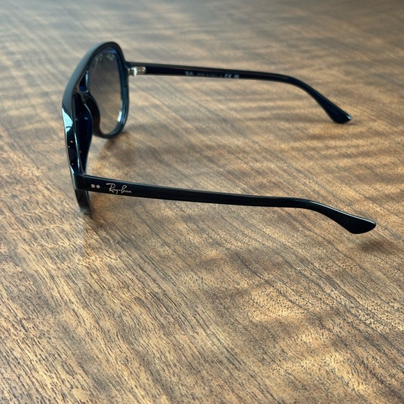 New Ray-Ban Cats 5000 RB4125 601/32 Black / Grey Gradient 59MM Sunglasses - Picture 3 of 8